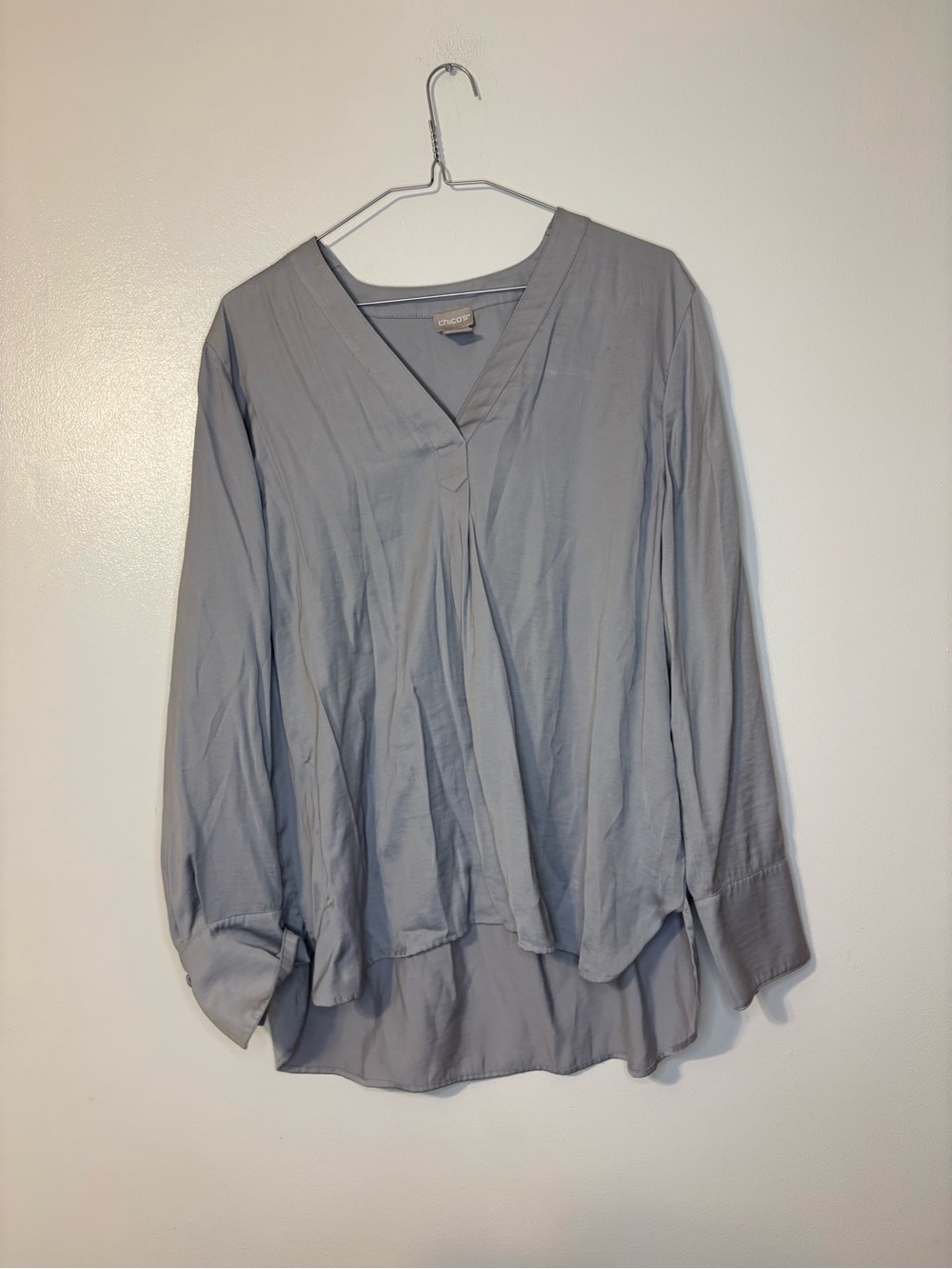 Chico's Light Gray V-Neck Long Sleeve Blouse